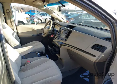 2011 Toyota Sienna Le V6 z USA, uszkodzony, nr VIN 5TDKK3DC4BS149701